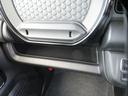 助手席前の収納スペースもキレイですよ。届出済未使用車ですので当たり前ですね。この画像以外にも収納がたくさんありますので、一度見てみてください！