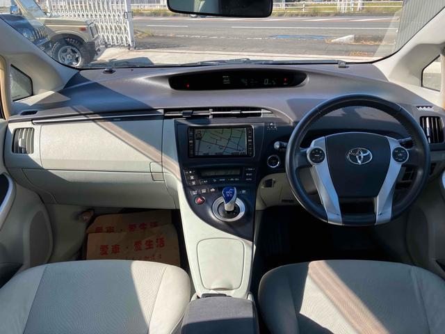 プリウス Ｓ　ＬＥＤエディション　ＥＴＣ　バックカメラ　ナビ　ＴＶ　アルミホイール　オートライト　ＬＥＤヘッドランプ　ヘッドライトウォッシャー　ＣＶＴ　スマートキー　アイドリングストップ　電動格納ミラー　盗難防止システム（2枚目）