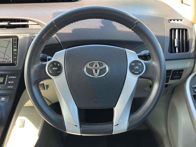 プリウス Ｓ　ＬＥＤエディション　ＥＴＣ　バックカメラ　ナビ　ＴＶ　アルミホイール　オートライト　ＬＥＤヘッドランプ　ヘッドライトウォッシャー　ＣＶＴ　スマートキー　アイドリングストップ　電動格納ミラー　盗難防止システム（3枚目）