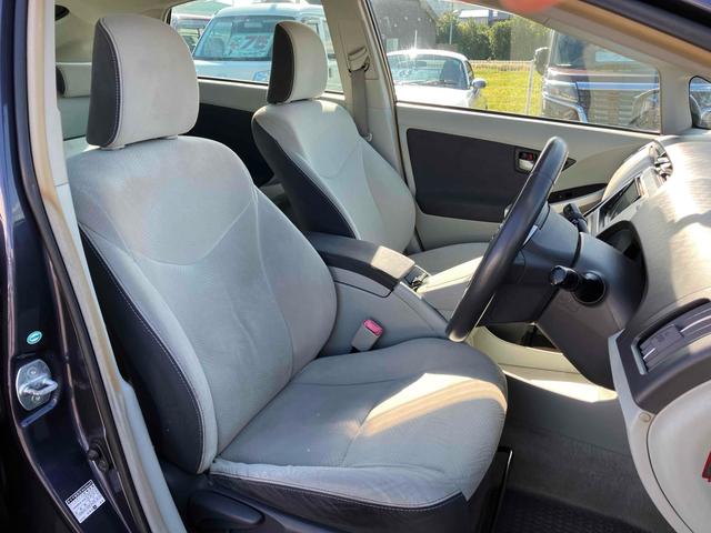 プリウス Ｓ　ＬＥＤエディション　ＥＴＣ　バックカメラ　ナビ　ＴＶ　アルミホイール　オートライト　ＬＥＤヘッドランプ　ヘッドライトウォッシャー　ＣＶＴ　スマートキー　アイドリングストップ　電動格納ミラー　盗難防止システム（30枚目）