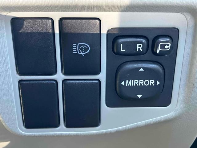 プリウス Ｓ　ＬＥＤエディション　ＥＴＣ　バックカメラ　ナビ　ＴＶ　アルミホイール　オートライト　ＬＥＤヘッドランプ　ヘッドライトウォッシャー　ＣＶＴ　スマートキー　アイドリングストップ　電動格納ミラー　盗難防止システム（38枚目）