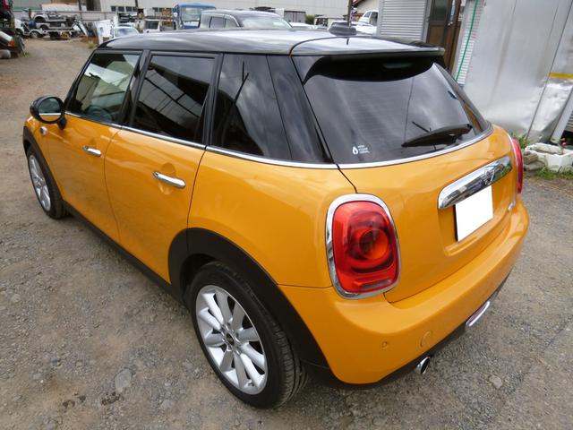 ＭＩＮＩ クーパーＤ　ディーゼルターボ　ＦＯＣＡＬツィーター　カロッツエリアサブウーファー　ペッパーパッケージ　ＬＥＤヘッド　リアカメラ　コンフォートアクセス　１７ＡＷタイヤ新　ＥＴＣ　Ｂｌｕｅｔｏｏｔｈ　前後ドラレコ（8枚目）