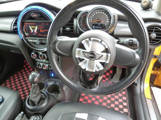ＭＩＮＩ クーパーＤ　ディーゼルターボ　ＦＯＣＡＬツィーター　カロッツエリアサブウーファー　ペッパーパッケージ　ＬＥＤヘッド　リアカメラ　コンフォートアクセス　１７ＡＷタイヤ新　ＥＴＣ　Ｂｌｕｅｔｏｏｔｈ　前後ドラレコ（12枚目）