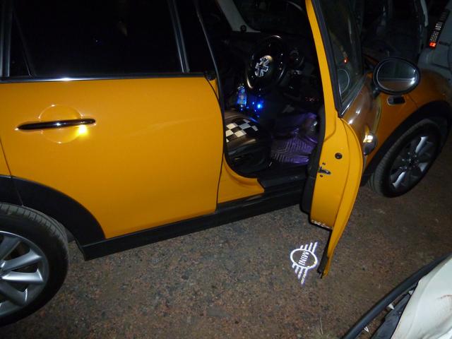 ＭＩＮＩ クーパーＤ　ディーゼルターボ　ＦＯＣＡＬツィーター　カロッツエリアサブウーファー　ペッパーパッケージ　ＬＥＤヘッド　リアカメラ　コンフォートアクセス　１７ＡＷタイヤ新　ＥＴＣ　Ｂｌｕｅｔｏｏｔｈ　前後ドラレコ（17枚目）