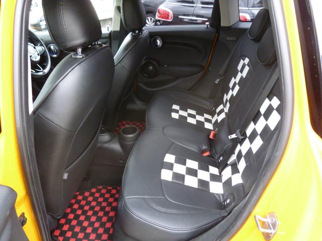 ＭＩＮＩ クーパーＤ　ディーゼルターボ　ＦＯＣＡＬツィーター　カロッツエリアサブウーファー　ペッパーパッケージ　ＬＥＤヘッド　リアカメラ　コンフォートアクセス　１７ＡＷタイヤ新　ＥＴＣ　Ｂｌｕｅｔｏｏｔｈ　前後ドラレコ（23枚目）