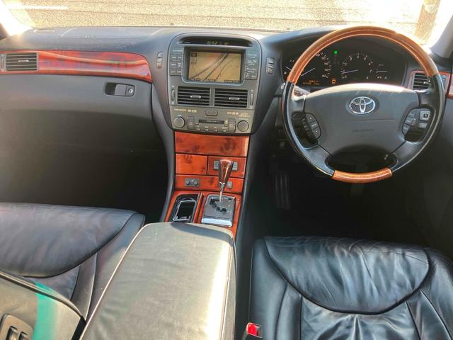 セルシオ C仕様 オートクルーズコントロール バックカメラ ナビ アルミホイール HID AT シートヒーター キーレスエントリー 電動格納ミラー 盗難防止システム パワーシート DVD再生 MD 衝突安全ボディ(2枚目)