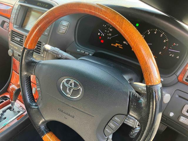 セルシオ C仕様 オートクルーズコントロール バックカメラ ナビ アルミホイール HID AT シートヒーター キーレスエントリー 電動格納ミラー 盗難防止システム パワーシート DVD再生 MD 衝突安全ボディ(3枚目)