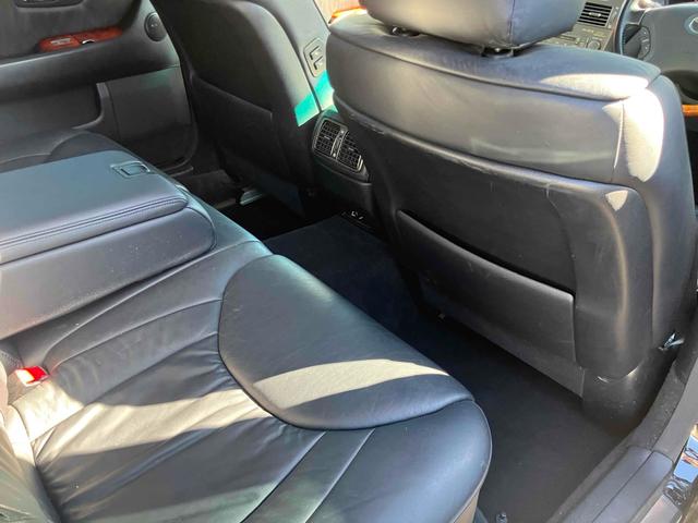 セルシオ C仕様 オートクルーズコントロール バックカメラ ナビ アルミホイール HID AT シートヒーター キーレスエントリー 電動格納ミラー 盗難防止システム パワーシート DVD再生 MD 衝突安全ボディ(32枚目)