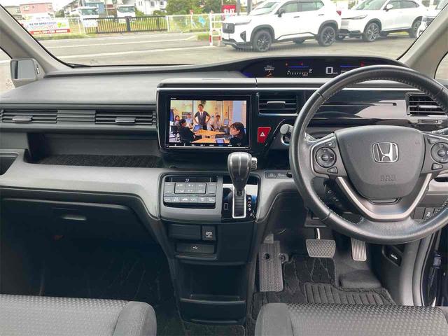 ステップワゴンスパーダ スパーダ　ホンダセンシング　ＥＴＣ　バックカメラ　ナビ　ＴＶ　オートクルーズコントロール　レーンアシスト　衝突被害軽減システム　両側電動スライドドア　オートライト　ＬＥＤヘッドランプ　スマートキー　アイドリングストップ（2枚目）