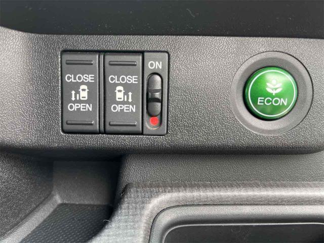 ステップワゴンスパーダ スパーダ　ホンダセンシング　ＥＴＣ　バックカメラ　ナビ　ＴＶ　オートクルーズコントロール　レーンアシスト　衝突被害軽減システム　両側電動スライドドア　オートライト　ＬＥＤヘッドランプ　スマートキー　アイドリングストップ（8枚目）
