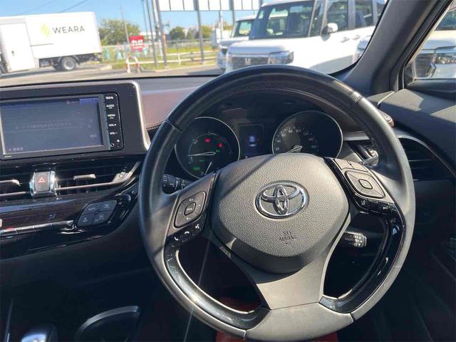 Ｃ－ＨＲ Ｇ　ドライブレコーダー　ＥＴＣ　バックカメラ　クリアランスソナー　オートクルーズコントロール　レーンアシスト　衝突被害軽減システム　ナビ　ＴＶ　オートマチックハイビーム　オートライト　アルミホイール（3枚目）
