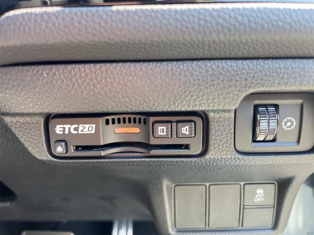 シビック ｅ：ＨＥＶ　ＥＸ　クリアランスソナー　レーンアシスト　オートクルーズコントロール　衝突被害軽減システム　バックカメラ　ナビ　アルミホイール　オートライト　ＬＥＤヘッドランプ　サンルーフ　ＣＶＴ　シートヒーター（8枚目）