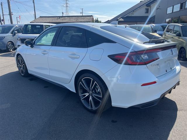 シビック ｅ：ＨＥＶ　ＥＸ　クリアランスソナー　レーンアシスト　オートクルーズコントロール　衝突被害軽減システム　バックカメラ　ナビ　アルミホイール　オートライト　ＬＥＤヘッドランプ　サンルーフ　ＣＶＴ　シートヒーター（16枚目）