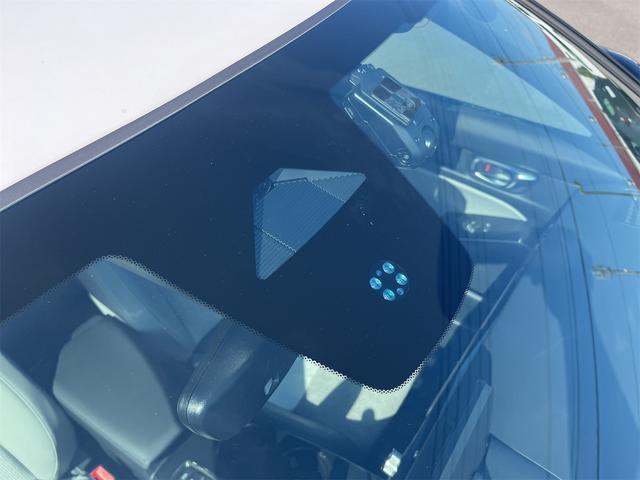 シビック ｅ：ＨＥＶ　ＥＸ　クリアランスソナー　レーンアシスト　オートクルーズコントロール　衝突被害軽減システム　バックカメラ　ナビ　アルミホイール　オートライト　ＬＥＤヘッドランプ　サンルーフ　ＣＶＴ　シートヒーター（24枚目）