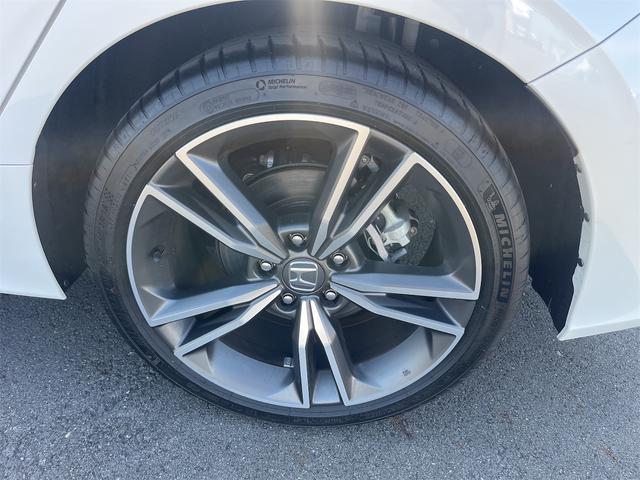 シビック ｅ：ＨＥＶ　ＥＸ　クリアランスソナー　レーンアシスト　オートクルーズコントロール　衝突被害軽減システム　バックカメラ　ナビ　アルミホイール　オートライト　ＬＥＤヘッドランプ　サンルーフ　ＣＶＴ　シートヒーター（33枚目）