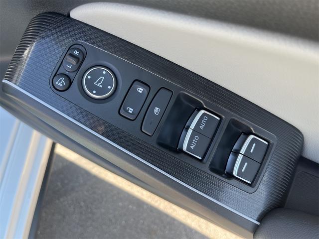 シビック ｅ：ＨＥＶ　ＥＸ　クリアランスソナー　レーンアシスト　オートクルーズコントロール　衝突被害軽減システム　バックカメラ　ナビ　アルミホイール　オートライト　ＬＥＤヘッドランプ　サンルーフ　ＣＶＴ　シートヒーター（39枚目）