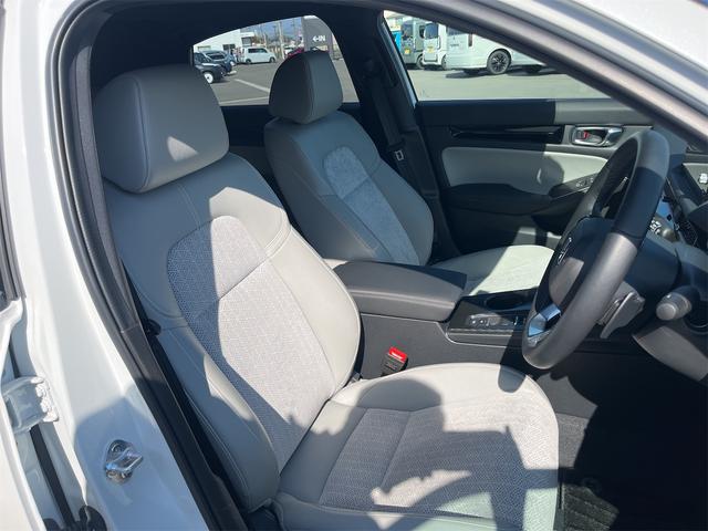 シビック ｅ：ＨＥＶ　ＥＸ　クリアランスソナー　レーンアシスト　オートクルーズコントロール　衝突被害軽減システム　バックカメラ　ナビ　アルミホイール　オートライト　ＬＥＤヘッドランプ　サンルーフ　ＣＶＴ　シートヒーター（46枚目）