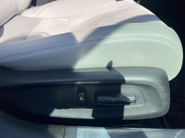 シビック ｅ：ＨＥＶ　ＥＸ　クリアランスソナー　レーンアシスト　オートクルーズコントロール　衝突被害軽減システム　バックカメラ　ナビ　アルミホイール　オートライト　ＬＥＤヘッドランプ　サンルーフ　ＣＶＴ　シートヒーター（48枚目）