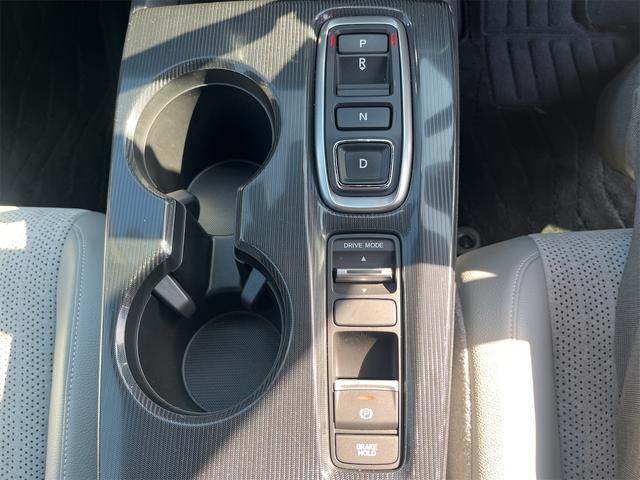 シビック ｅ：ＨＥＶ　ＥＸ　クリアランスソナー　レーンアシスト　オートクルーズコントロール　衝突被害軽減システム　バックカメラ　ナビ　アルミホイール　オートライト　ＬＥＤヘッドランプ　サンルーフ　ＣＶＴ　シートヒーター（54枚目）