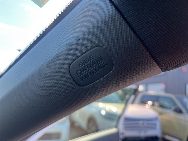 シビック ｅ：ＨＥＶ　ＥＸ　クリアランスソナー　レーンアシスト　オートクルーズコントロール　衝突被害軽減システム　バックカメラ　ナビ　アルミホイール　オートライト　ＬＥＤヘッドランプ　サンルーフ　ＣＶＴ　シートヒーター（63枚目）