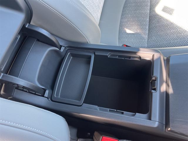 シビック ｅ：ＨＥＶ　ＥＸ　クリアランスソナー　レーンアシスト　オートクルーズコントロール　衝突被害軽減システム　バックカメラ　ナビ　アルミホイール　オートライト　ＬＥＤヘッドランプ　サンルーフ　ＣＶＴ　シートヒーター（64枚目）