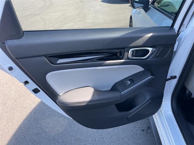 シビック ｅ：ＨＥＶ　ＥＸ　クリアランスソナー　レーンアシスト　オートクルーズコントロール　衝突被害軽減システム　バックカメラ　ナビ　アルミホイール　オートライト　ＬＥＤヘッドランプ　サンルーフ　ＣＶＴ　シートヒーター（66枚目）