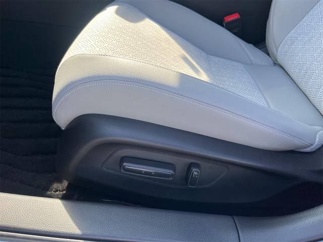 シビック ｅ：ＨＥＶ　ＥＸ　クリアランスソナー　レーンアシスト　オートクルーズコントロール　衝突被害軽減システム　バックカメラ　ナビ　アルミホイール　オートライト　ＬＥＤヘッドランプ　サンルーフ　ＣＶＴ　シートヒーター（68枚目）