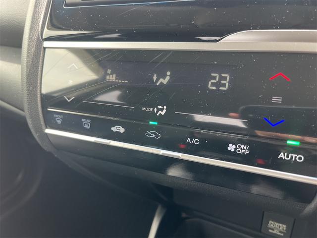 フィット １３Ｇ・Ｆパッケージ　ドライブレコーダー　ＥＴＣ　バックカメラ　ナビ　ＴＶ　衝突被害軽減システム　アルミホイール　スマートキー　アイドリングストップ　電動格納ミラー　チップアップシート　ＣＶＴ　盗難防止システム（6枚目）