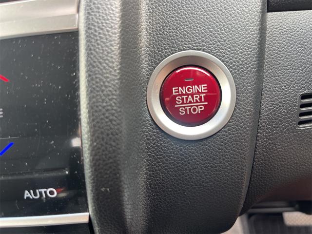 フィット １３Ｇ・Ｆパッケージ　ドライブレコーダー　ＥＴＣ　バックカメラ　ナビ　ＴＶ　衝突被害軽減システム　アルミホイール　スマートキー　アイドリングストップ　電動格納ミラー　チップアップシート　ＣＶＴ　盗難防止システム（7枚目）