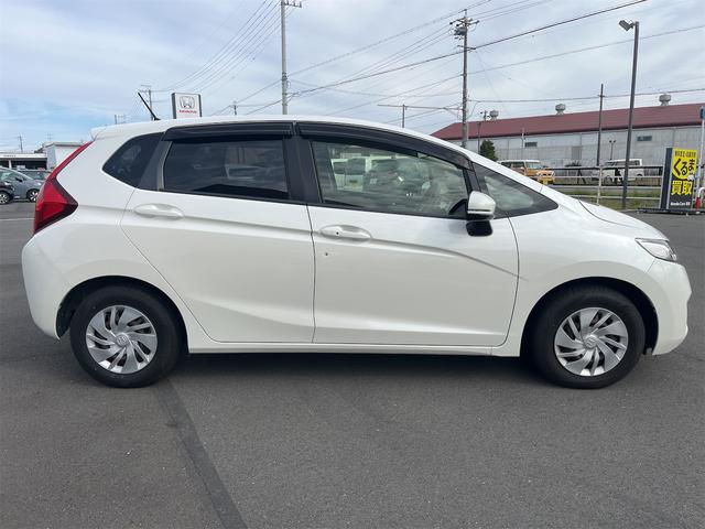 フィット １３Ｇ・Ｆパッケージ　ドライブレコーダー　ＥＴＣ　バックカメラ　ナビ　ＴＶ　衝突被害軽減システム　アルミホイール　スマートキー　アイドリングストップ　電動格納ミラー　チップアップシート　ＣＶＴ　盗難防止システム（14枚目）