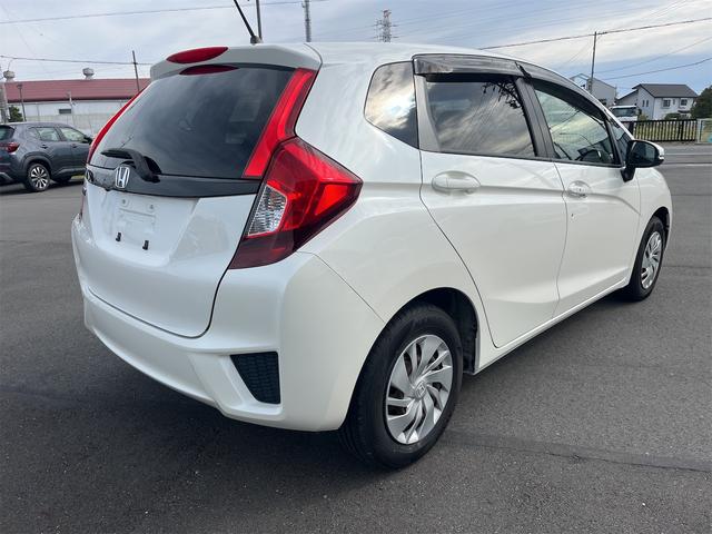 フィット １３Ｇ・Ｆパッケージ　ドライブレコーダー　ＥＴＣ　バックカメラ　ナビ　ＴＶ　衝突被害軽減システム　アルミホイール　スマートキー　アイドリングストップ　電動格納ミラー　チップアップシート　ＣＶＴ　盗難防止システム（15枚目）