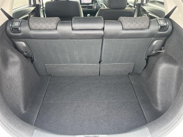 フィット １３Ｇ・Ｆパッケージ　ドライブレコーダー　ＥＴＣ　バックカメラ　ナビ　ＴＶ　衝突被害軽減システム　アルミホイール　スマートキー　アイドリングストップ　電動格納ミラー　チップアップシート　ＣＶＴ　盗難防止システム（20枚目）