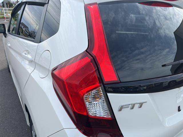 フィット １３Ｇ・Ｆパッケージ　ドライブレコーダー　ＥＴＣ　バックカメラ　ナビ　ＴＶ　衝突被害軽減システム　アルミホイール　スマートキー　アイドリングストップ　電動格納ミラー　チップアップシート　ＣＶＴ　盗難防止システム（25枚目）