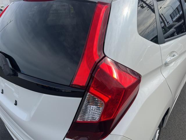 フィット １３Ｇ・Ｆパッケージ　ドライブレコーダー　ＥＴＣ　バックカメラ　ナビ　ＴＶ　衝突被害軽減システム　アルミホイール　スマートキー　アイドリングストップ　電動格納ミラー　チップアップシート　ＣＶＴ　盗難防止システム（26枚目）