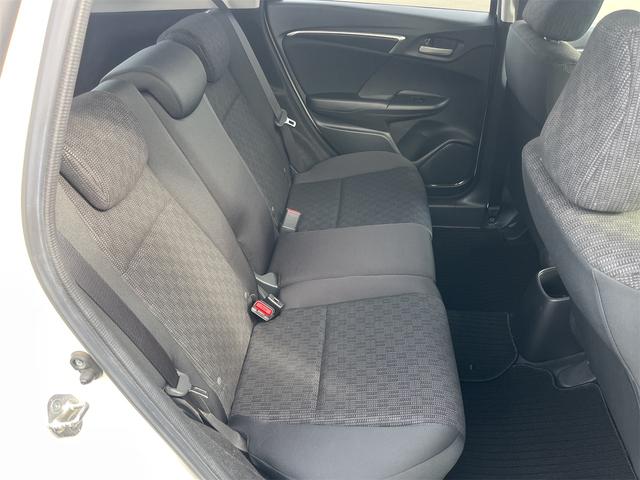 フィット １３Ｇ・Ｆパッケージ　ドライブレコーダー　ＥＴＣ　バックカメラ　ナビ　ＴＶ　衝突被害軽減システム　アルミホイール　スマートキー　アイドリングストップ　電動格納ミラー　チップアップシート　ＣＶＴ　盗難防止システム（28枚目）