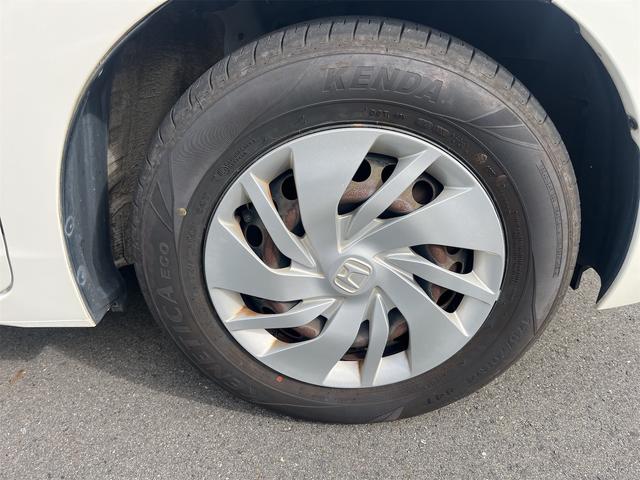 フィット １３Ｇ・Ｆパッケージ　ドライブレコーダー　ＥＴＣ　バックカメラ　ナビ　ＴＶ　衝突被害軽減システム　アルミホイール　スマートキー　アイドリングストップ　電動格納ミラー　チップアップシート　ＣＶＴ　盗難防止システム（32枚目）