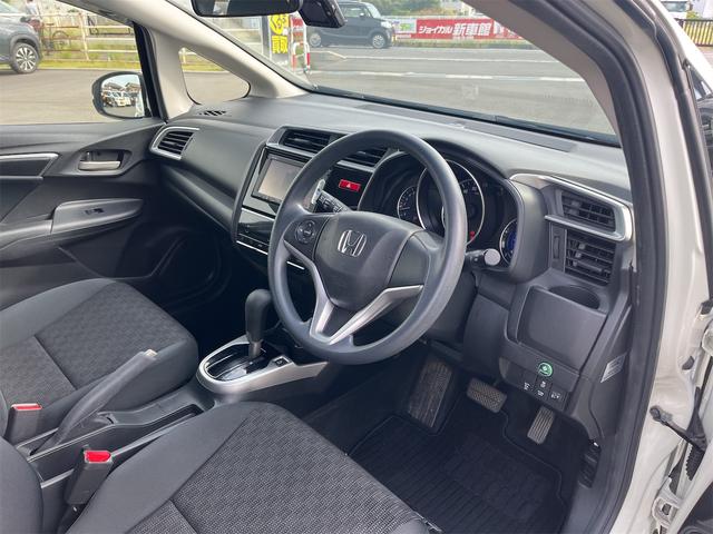 フィット １３Ｇ・Ｆパッケージ　ドライブレコーダー　ＥＴＣ　バックカメラ　ナビ　ＴＶ　衝突被害軽減システム　アルミホイール　スマートキー　アイドリングストップ　電動格納ミラー　チップアップシート　ＣＶＴ　盗難防止システム（36枚目）