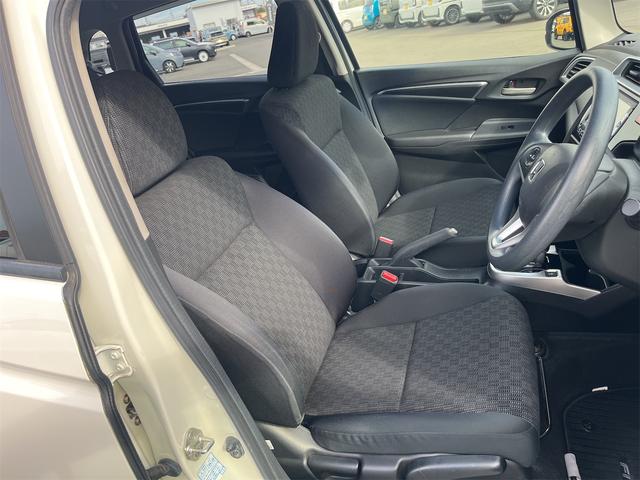 フィット １３Ｇ・Ｆパッケージ　ドライブレコーダー　ＥＴＣ　バックカメラ　ナビ　ＴＶ　衝突被害軽減システム　アルミホイール　スマートキー　アイドリングストップ　電動格納ミラー　チップアップシート　ＣＶＴ　盗難防止システム（37枚目）