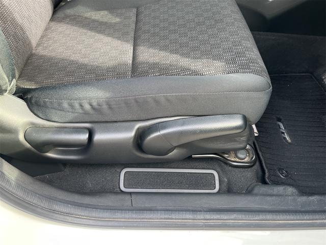 フィット １３Ｇ・Ｆパッケージ　ドライブレコーダー　ＥＴＣ　バックカメラ　ナビ　ＴＶ　衝突被害軽減システム　アルミホイール　スマートキー　アイドリングストップ　電動格納ミラー　チップアップシート　ＣＶＴ　盗難防止システム（39枚目）