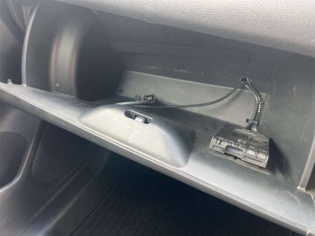 フィット １３Ｇ・Ｆパッケージ　ドライブレコーダー　ＥＴＣ　バックカメラ　ナビ　ＴＶ　衝突被害軽減システム　アルミホイール　スマートキー　アイドリングストップ　電動格納ミラー　チップアップシート　ＣＶＴ　盗難防止システム（46枚目）