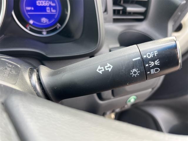 フィット １３Ｇ・Ｆパッケージ　ドライブレコーダー　ＥＴＣ　バックカメラ　ナビ　ＴＶ　衝突被害軽減システム　アルミホイール　スマートキー　アイドリングストップ　電動格納ミラー　チップアップシート　ＣＶＴ　盗難防止システム（49枚目）