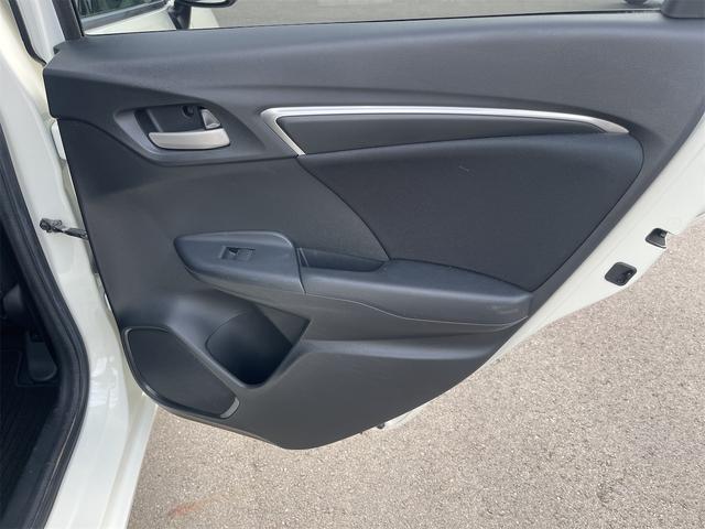 フィット １３Ｇ・Ｆパッケージ　ドライブレコーダー　ＥＴＣ　バックカメラ　ナビ　ＴＶ　衝突被害軽減システム　アルミホイール　スマートキー　アイドリングストップ　電動格納ミラー　チップアップシート　ＣＶＴ　盗難防止システム（52枚目）