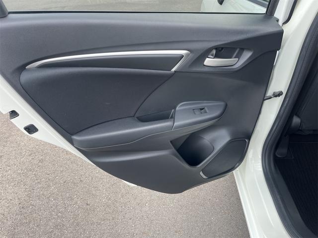 フィット １３Ｇ・Ｆパッケージ　ドライブレコーダー　ＥＴＣ　バックカメラ　ナビ　ＴＶ　衝突被害軽減システム　アルミホイール　スマートキー　アイドリングストップ　電動格納ミラー　チップアップシート　ＣＶＴ　盗難防止システム（56枚目）