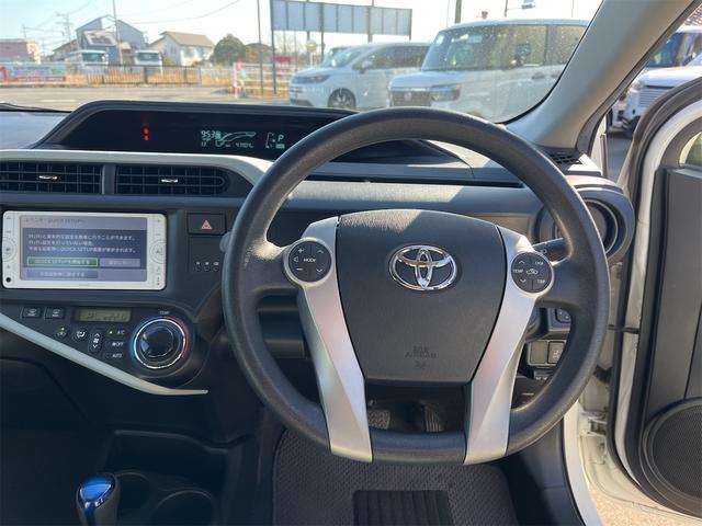 アクア Ｓ　ＥＴＣ　バックカメラ　ナビ　ＴＶ　キーレスエントリー　アイドリングストップ　電動格納ミラー　ＣＶＴ　衝突安全ボディ　ＡＢＳ　ＥＳＣ　Ｂｌｕｅｔｏｏｔｈ　エアコン　パワーステアリング　パワーウィンドウ（3枚目）