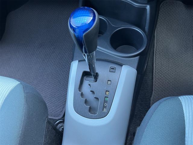 アクア Ｓ　ＥＴＣ　バックカメラ　ナビ　ＴＶ　キーレスエントリー　アイドリングストップ　電動格納ミラー　ＣＶＴ　衝突安全ボディ　ＡＢＳ　ＥＳＣ　Ｂｌｕｅｔｏｏｔｈ　エアコン　パワーステアリング　パワーウィンドウ（7枚目）