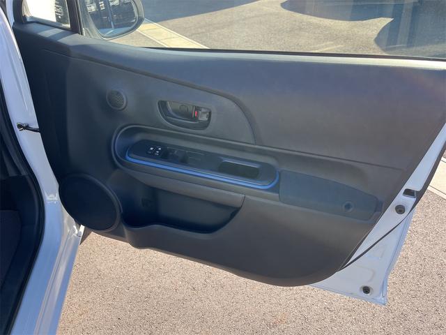 アクア Ｓ　ＥＴＣ　バックカメラ　ナビ　ＴＶ　キーレスエントリー　アイドリングストップ　電動格納ミラー　ＣＶＴ　衝突安全ボディ　ＡＢＳ　ＥＳＣ　Ｂｌｕｅｔｏｏｔｈ　エアコン　パワーステアリング　パワーウィンドウ（32枚目）