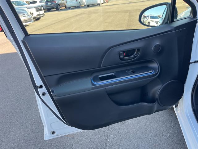 アクア Ｓ　ＥＴＣ　バックカメラ　ナビ　ＴＶ　キーレスエントリー　アイドリングストップ　電動格納ミラー　ＣＶＴ　衝突安全ボディ　ＡＢＳ　ＥＳＣ　Ｂｌｕｅｔｏｏｔｈ　エアコン　パワーステアリング　パワーウィンドウ（54枚目）