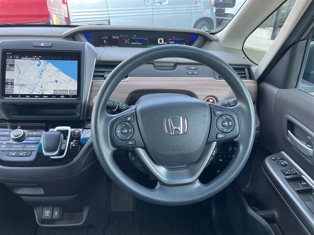 フリードハイブリッド ハイブリッド・Ｇホンダセンシング　ＥＴＣ　バックカメラ　ナビ　ＴＶ　オートクルーズコントロール　レーンアシスト　衝突被害軽減システム　両側電動スライドドア　オートライト　ＬＥＤヘッドランプ　スマートキー　アイドリングストップ（3枚目）