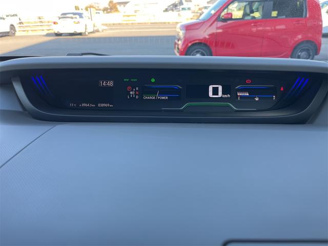 フリードハイブリッド ハイブリッド・Ｇホンダセンシング　ＥＴＣ　バックカメラ　ナビ　ＴＶ　オートクルーズコントロール　レーンアシスト　衝突被害軽減システム　両側電動スライドドア　オートライト　ＬＥＤヘッドランプ　スマートキー　アイドリングストップ（4枚目）