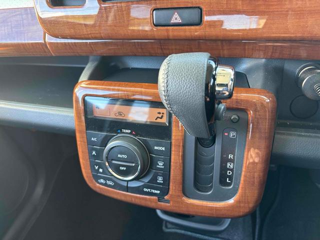 ＭＲワゴン ＥＣＯ－Ｘセレクション　ドライブレコーダー　ＥＴＣ　バックカメラ　ナビ　オートライト　ＨＩＤ　スマートキー　アイドリングストップ　電動格納ミラー　ベンチシート　ＣＶＴ　盗難防止システム　ＡＢＳ　アルミホイール　衝突安全ボディ（6枚目）